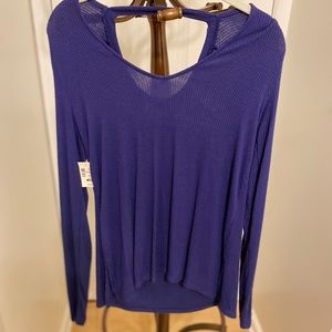 Aeropostale long sleeve shirt/open in the back